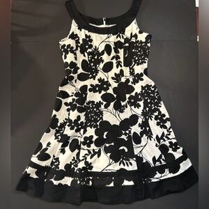 Jones Wear Dress Black & White Vintage Inspired Floral Fit & Dress Size 12